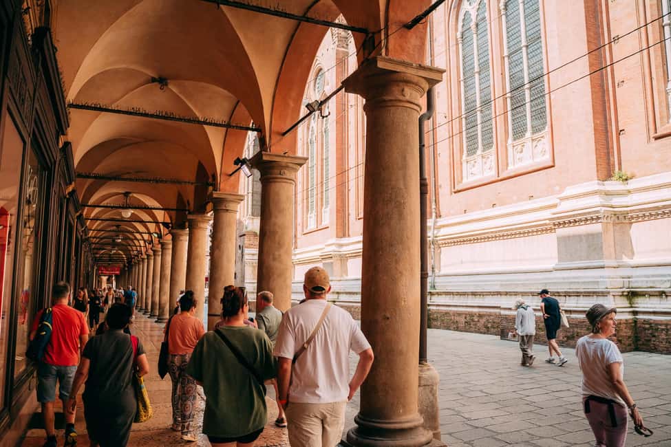 Bologna: Small-Group Tour with the Historic Archiginnasio - Santo Stefano and the seven churches: a calmer medieval chapter