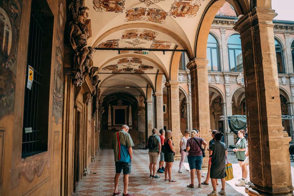 Bologna: Small-Group Tour with the Historic Archiginnasio - English guide quality: clarity can make or break the 2 hours