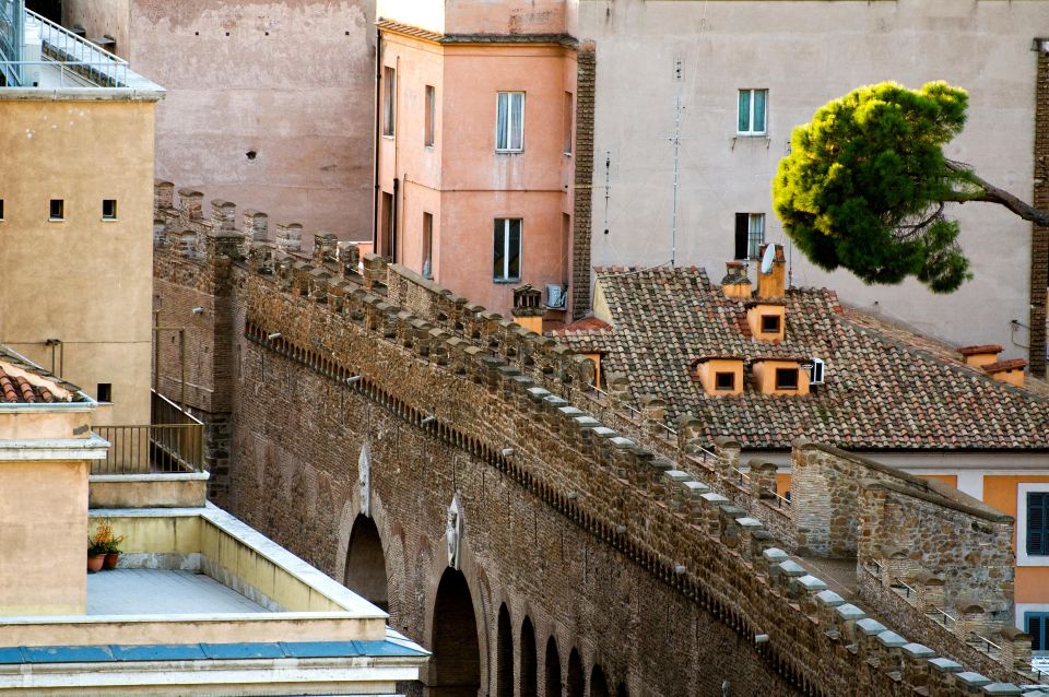 Castel Sant' Angelo: The most famous Fortress of Rome - Entering the Castle: The Separate Entrance Advantage