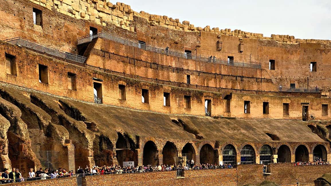 Colosseum Arena Tour, Palatine Hill and Roman Forum - The guide experience: stories that connect power and punishment