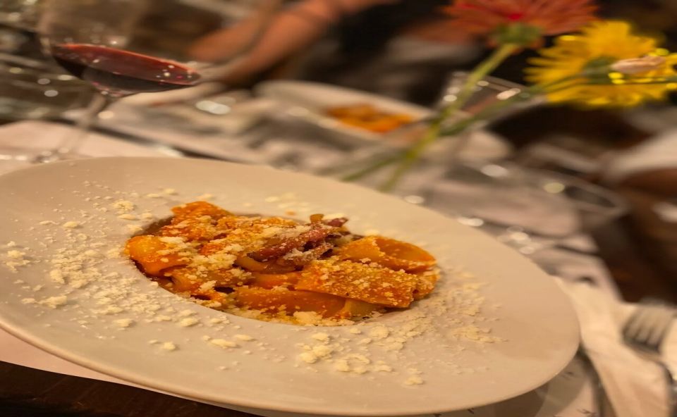 Delicious Roman dinner & Juicy Roman history - Meeting at Piazza Navona: your evening starts with wine and the origin story