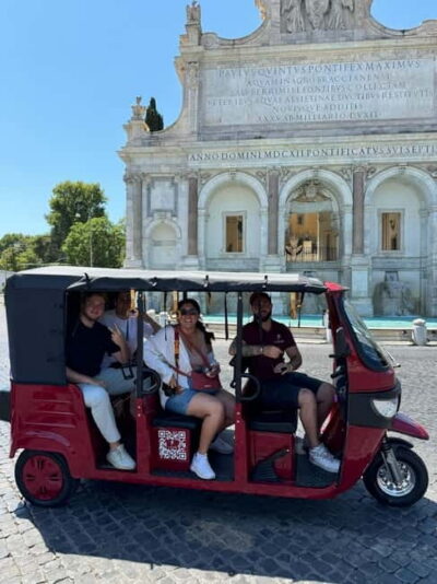 E-Tuk Tour: Express Highlights of Rome - Meeting at Via dei Condotti 61 and Getting Ready to Ride
