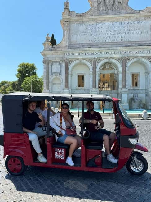 E-Tuk Tour: Express Highlights of Rome - Meeting at Via dei Condotti 61 and Getting Ready to Ride