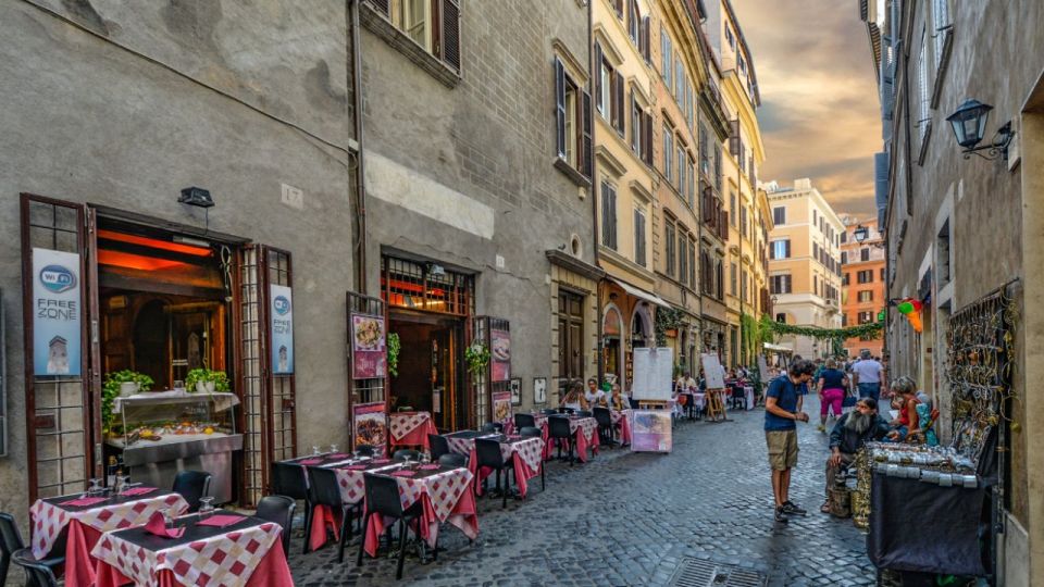 Eat as the Romans do: Trastevere Street Food Experience - The first wave of Roman street food: suppli, bruschetta, and pizza-style bites