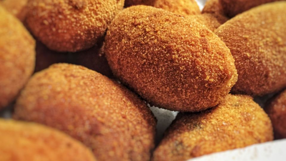 Eat as the Romans do: Trastevere Street Food Experience - Pasta and parmigiana: the heart of Roman comfort
