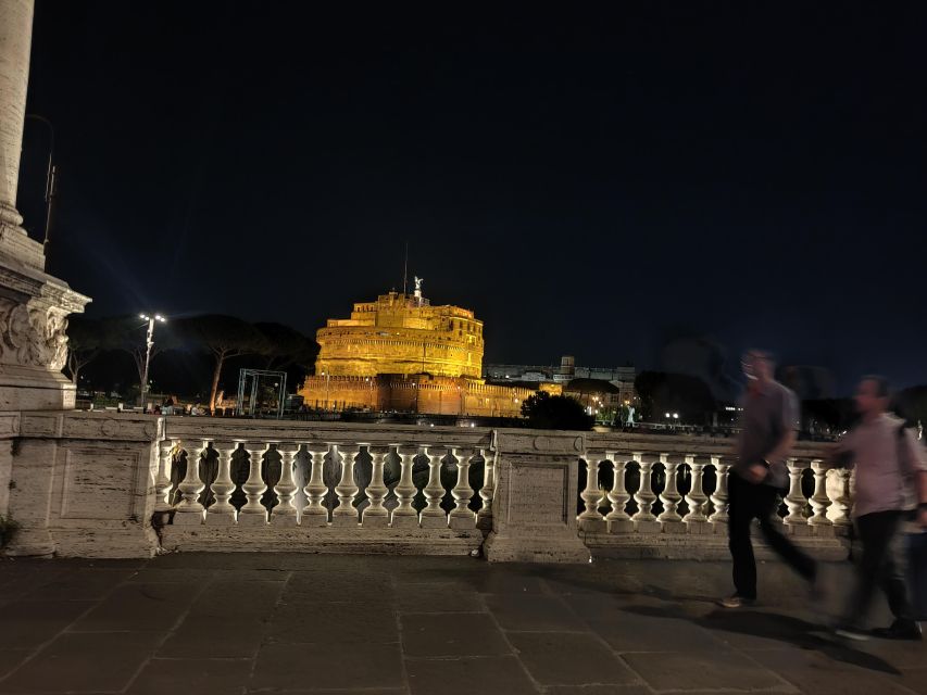 Elegant Rome by night tour and dinner in a local restaurant - St. Peter’s Square twice: the guided first look and later photos