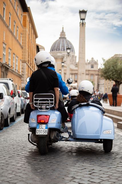 Evening Vespa Sidecar Tour with Gourmet Pizza Tasting - Piazza Venezia and the Colosseum at night