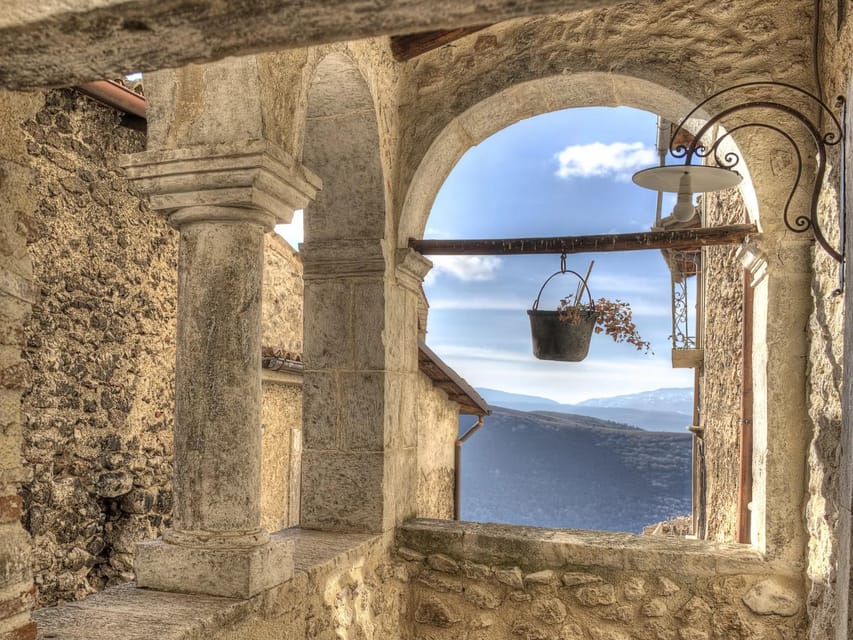 From Rome: Day trip to Abruzzo, Hidden Gem of Italy - The BBQ lunch at Ristoro Mucciante with wine (and why it matters)