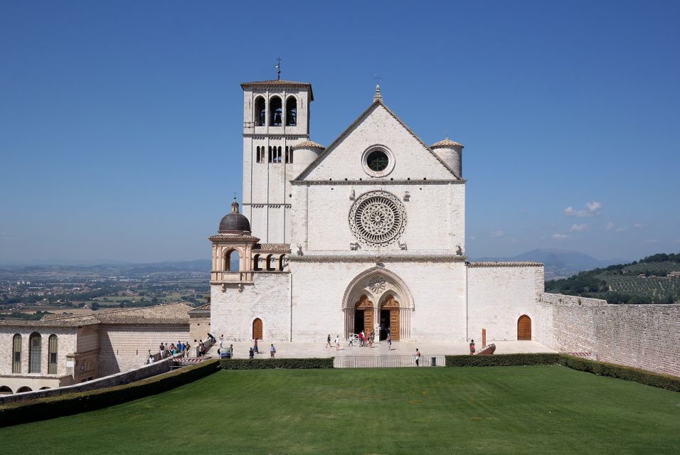 From Rome: Full-Day Assisi & Orvieto Semiprivate Tour - Rome Morning Pickup and the Umbria Road Trip
