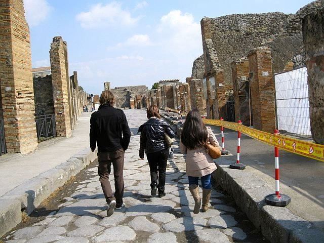 From Rome: Pompeii & Amalfi Coast Full-Day Private Tour - Who this Pompeii and Amalfi Coast day trip is best for