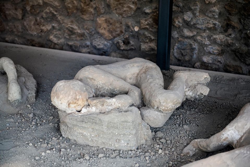 From Rome: Pompeii and Herculaneum by High-Speed Train - Lunch and shopping: keep it simple