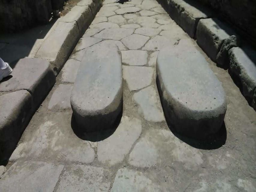 From Rome: Pompeii and Naples, Full Day Tour with Lunch - Inside Pompeii: Macellum, Thermal Baths, and everyday homes
