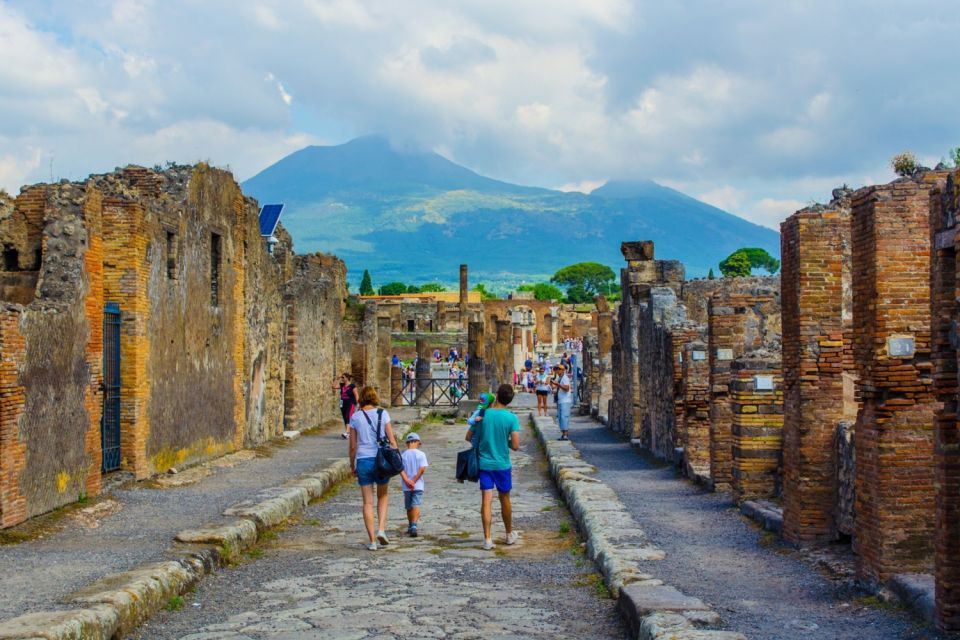 From Rome: Pompeii & Naples Private Full-Day Tour - The Naples drive: from Piazza Garibaldi to the Riviera di Chiaia