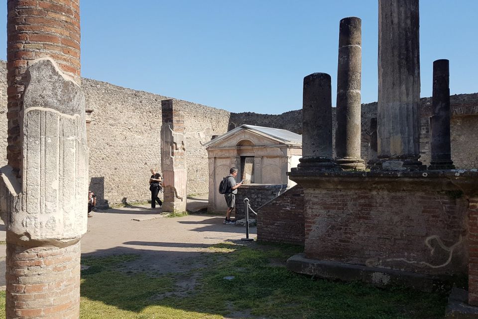 From Rome: Pompeii & Naples Small-Group Day Tour with Lunch - Pompeii and Naples, Sized Right for a One-Day Trip