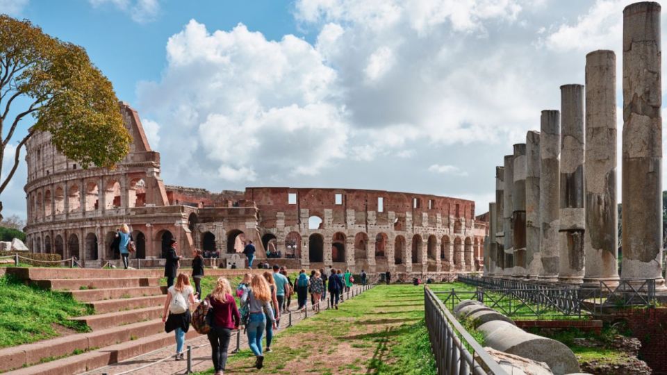 Gladiators & Saints: Colosseum Arena and St. Peter's Prison - Key takeaways before you go