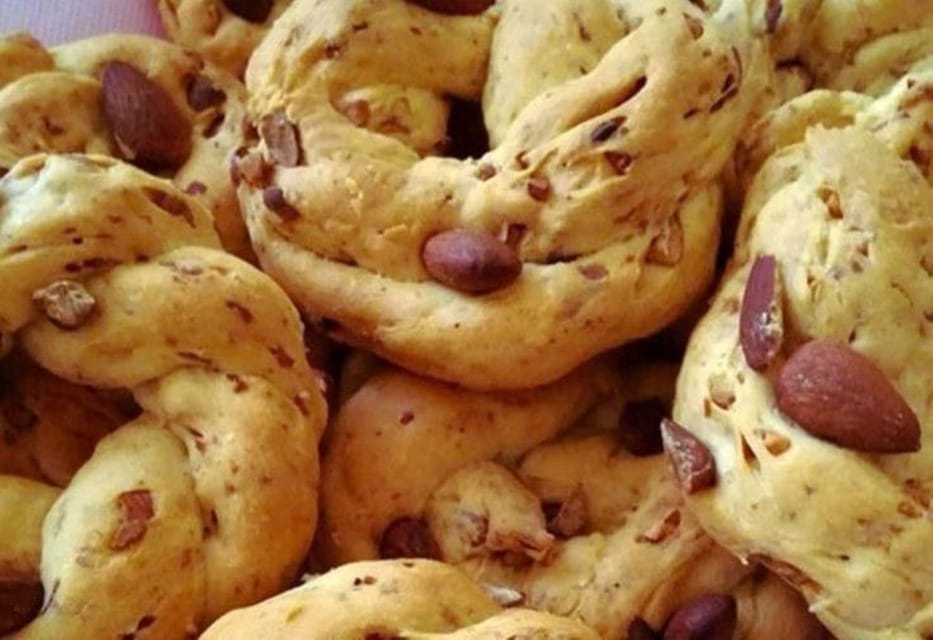 Napoli street food walking tour - Quartieri Spagnoli and the tarallo tasting that sets the tone