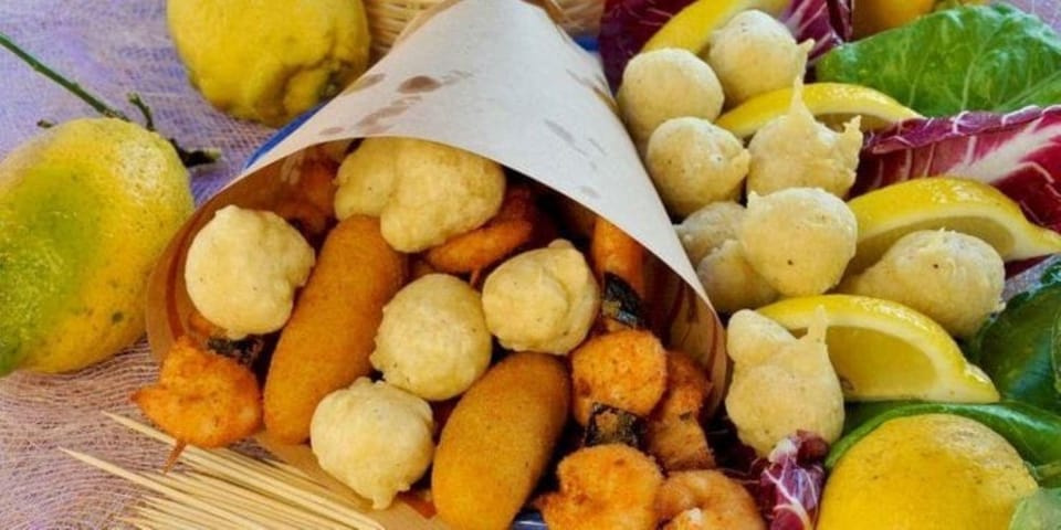 Napoli street food walking tour - Meeting at Piazza del Plebiscito, right where Naples shows off
