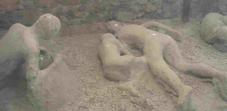 Pompeii and Amalfi Coast Full-Day Tour from Rome - Why This Combo Works: Pompeii First, Then Cliffside Amalfi