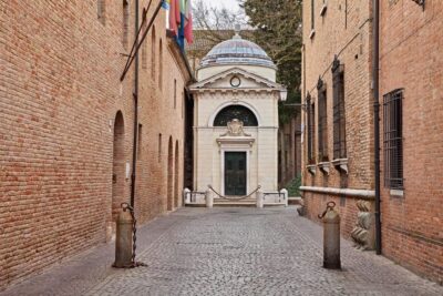 Ravenna: Private City Top Sights and Monuments Walking Tour - San Vitale: Where Early Christian Meets Byzantine Power