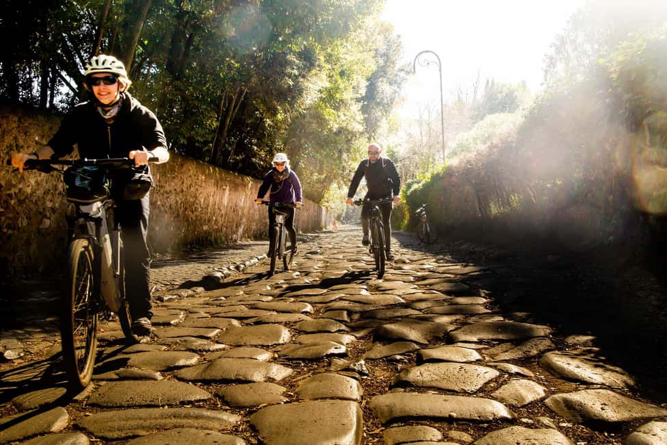 Roma: DELUXE Appian Way Bike Tour, Catacombs Visit & Lunch - Appian Way + catacombs: why this combo makes sense