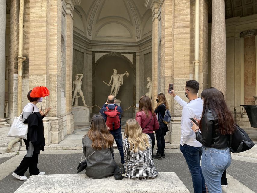 Roma Museo Vaticano y Capilla Sixtina Tour guiado - Raphael Rooms: Art You Can Read, Not Just Look At