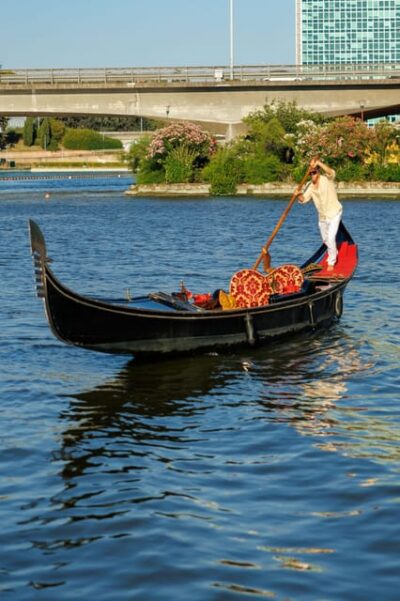 Roma: The one and only Roma Gondola tours on the lake! - What Happens During Your 30 Minutes on the Water