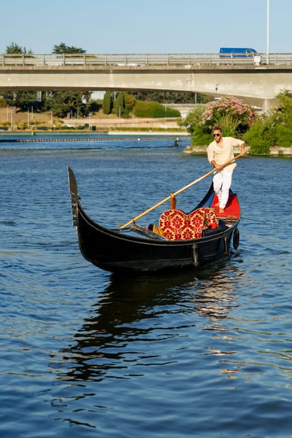 Roma: The one and only Roma Gondola tours on the lake! - Price and Value: What You’re Paying For