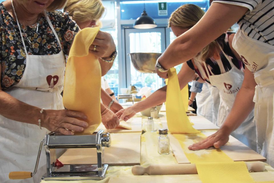 Rome: 1 Hour Pasta Making Class - The 90-minute flow: aperitif, dough work, and your meal