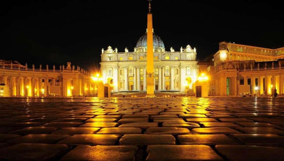 Rome After Dark: Private Luxury Night Tour by Car - Spanish Steps at night: a 15-minute photo stop that sets the tone