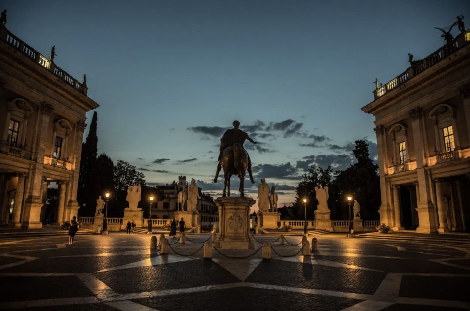Rome: Ancient Rome Nighttime Sightseeing Tour - Piazza Quirinale: Where the Roman Elite Made Their Mark