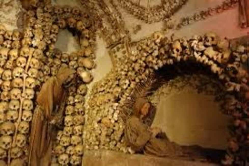 Rome: Appian Catacombs tour with transfere - Inside the catacombs: structure, access, and what to notice