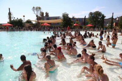 Rome: Aqua World, enjoy a summer of fun in the water park - Cinepiscina cinema pool (1700 m²): swimming with a built-in show