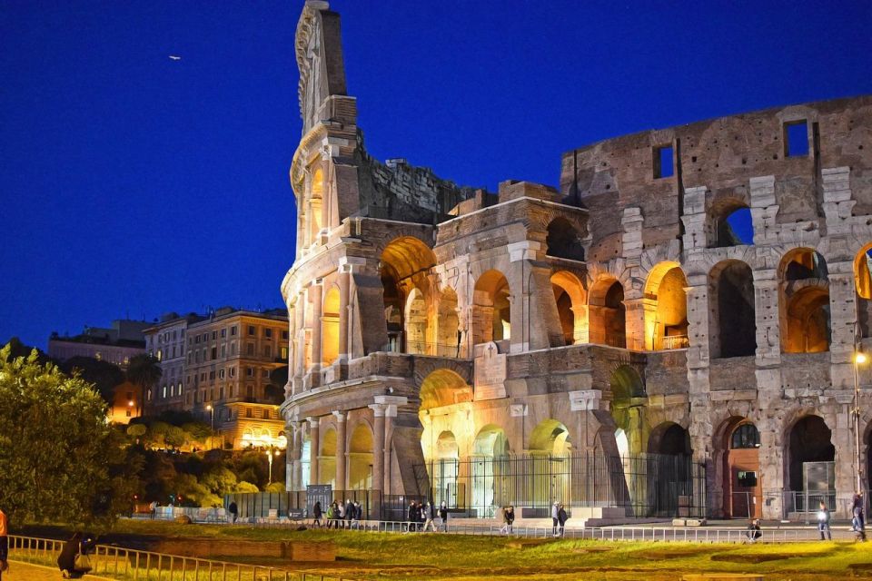 Rome by night in Mercedes Van 2 hour - Mercedes van + English-speaking driver: the real advantage