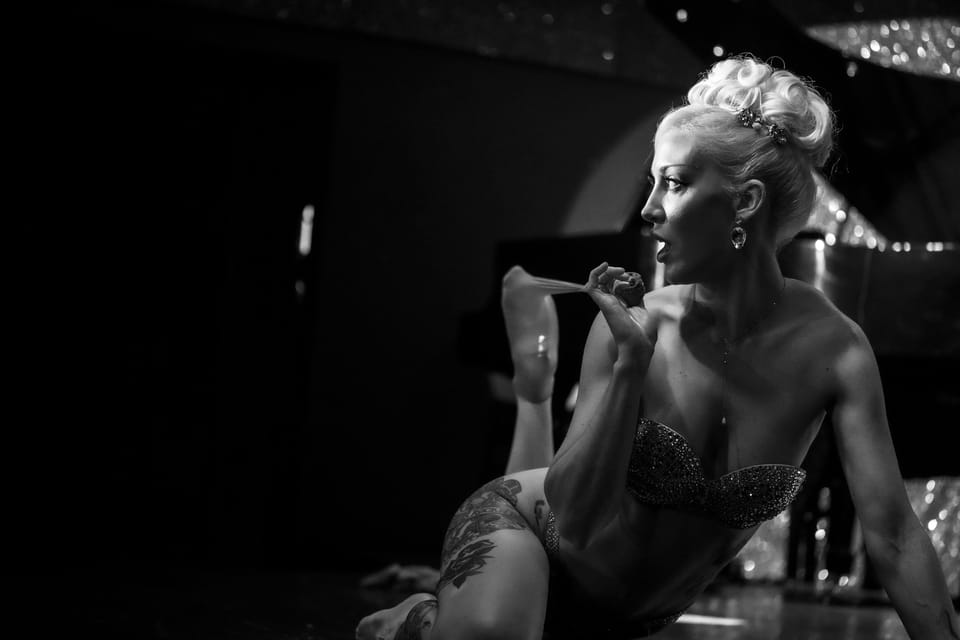 Rome: Cabaret Burlesque Show Experience with Dinner - Costumes, comedy, and why the format feels Italian