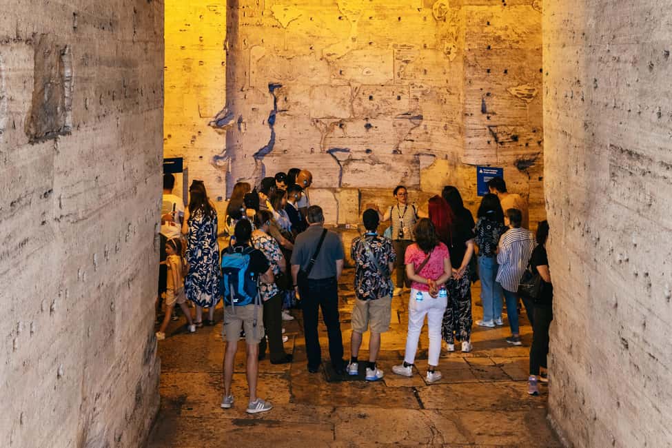 Rome: Castel Sant'Angelo Skip-the-Line Guided Tour - Clemente VII’s theater: an unexpected pause in the story