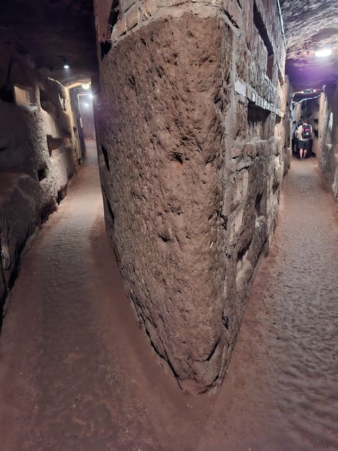 Rome: Catacombs Express ENGLISH Guided Tour - SKIP THE LINE - Going underground in the best-preserved catacombs