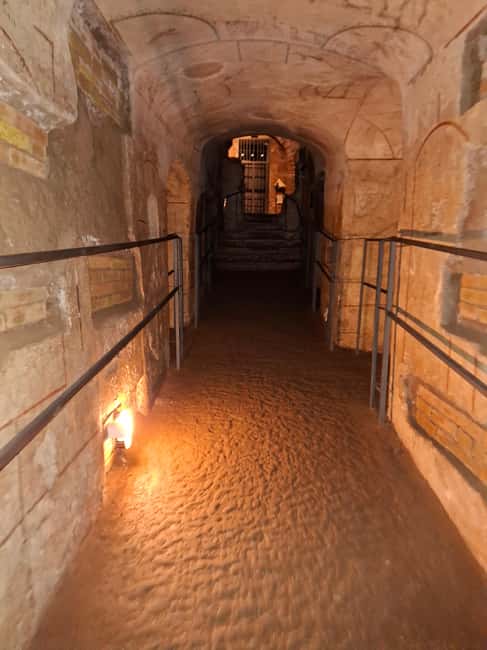 Rome: Catacombs Skip-the-Line Tour with Tickets - The guided underground route: part of a 180+ mile tunnel system