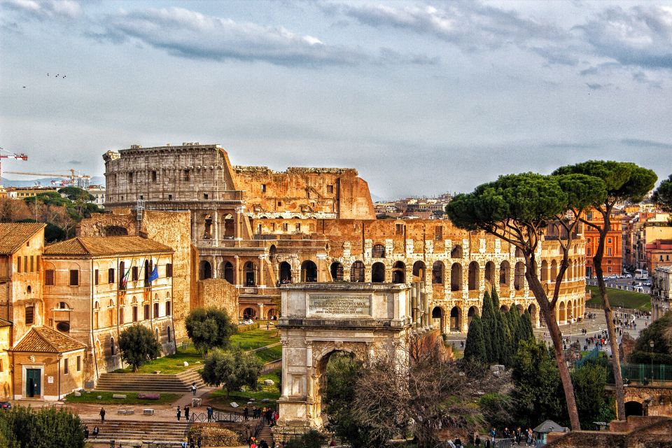 Rome: Colosseum and Altar of the Fatherland Elevator Ticket - The included English walking tour: what you get after the big sites