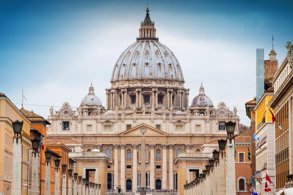 Rome: Colosseum and Vatican Museum Guided Tour in One Day - Sistine Chapel: seeing Michelangelo with context