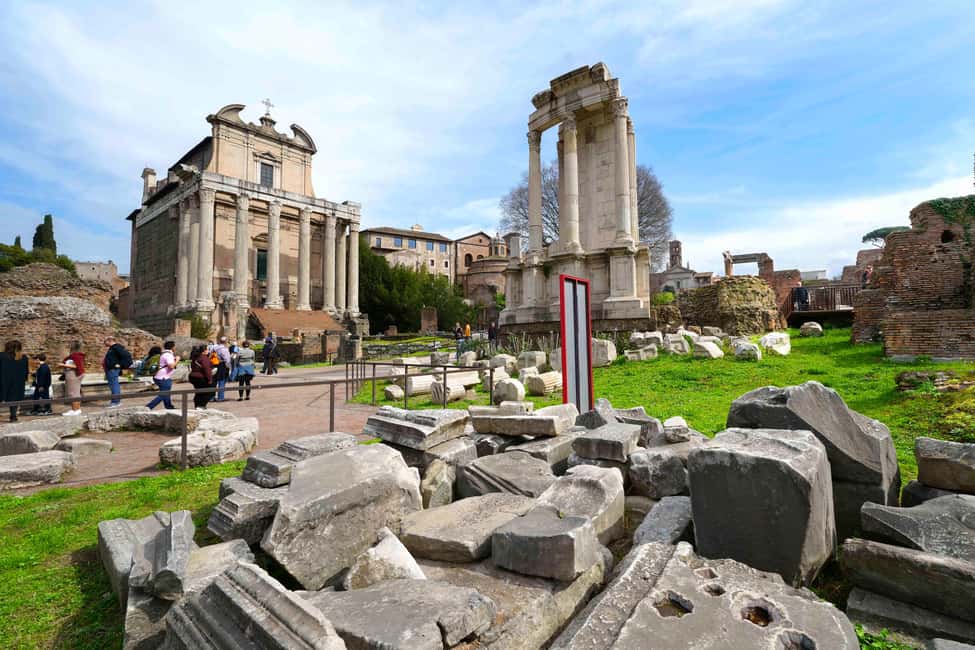 Rome: Colosseum Arena, Forum & Palatine Hill Guided Tour - The arena floor visit: gladiator energy, Gladiator’s Gate, and dungeons