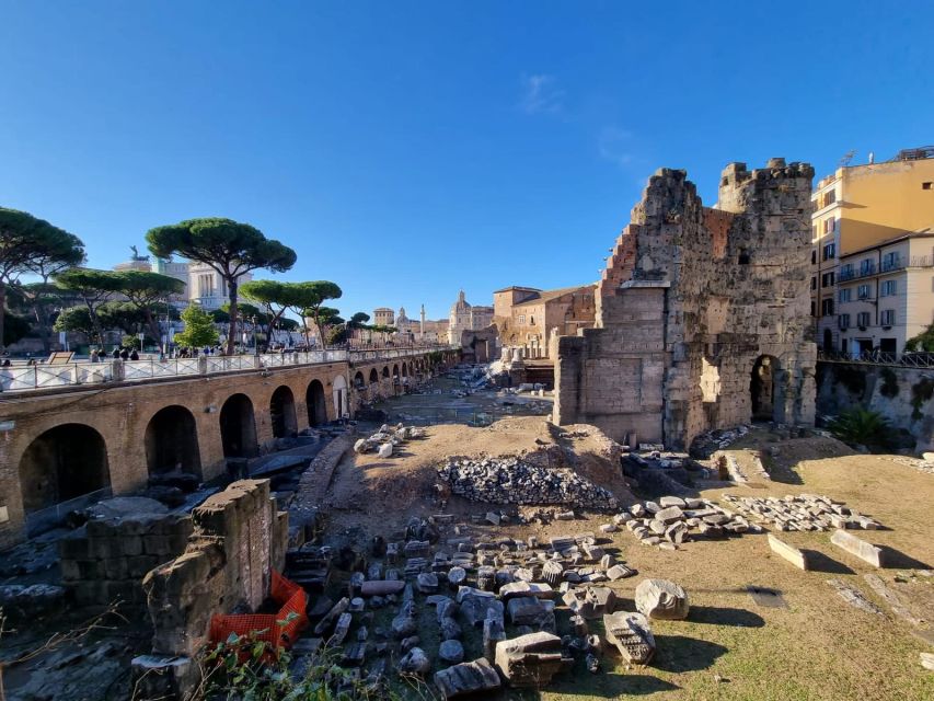 Rome: Colosseum, Palatine Hill and Roman Forum Guider Tour - What you’re really buying: a guided way to read three iconic ruins