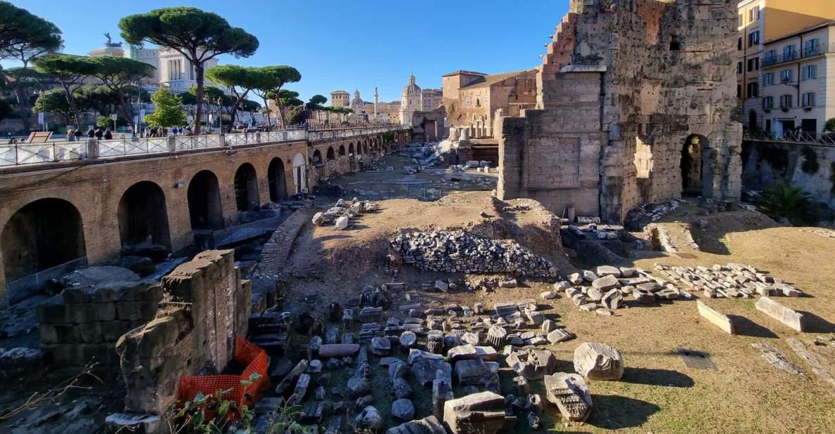 Rome: Colosseum, Palatine Hill and Roman Forum Guider Tour - Guide style and quality: why headsets matter and how stories land