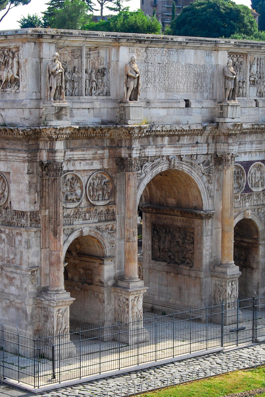 Rome: Colosseum Tour with Gladiator's Arena Option and Forum - Palatine Hill: the place emperors turned into home