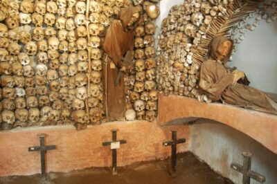 Rome: Crypts, Catacombs and Skeletons Underground Tour - Meeting at Fontana del Tritone: How to Start Smoothly