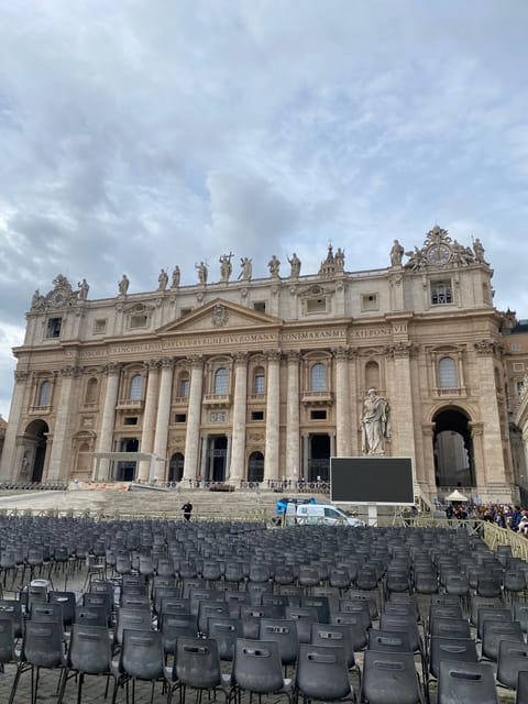Rome: Escorted Entrance to the Vatican Museum - Belvedere and Pinecone Courtyards: take a breath before the art