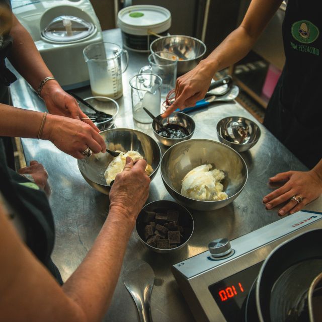 Rome: Gelato Masterclass with Live Chief and Tastings - Entering the lesson: what the chef teaches (and why it matters)
