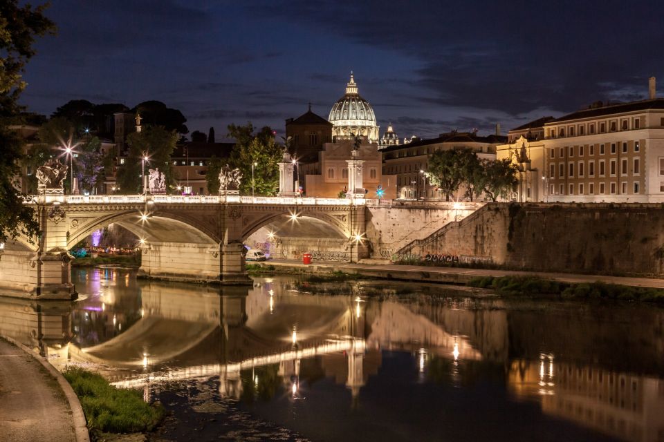 Rome: Murder Mysteries of Rome Guided Walking Tour - Fountain of the Mask: why décor can matter