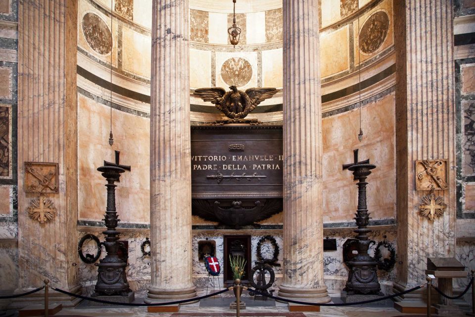 Rome: Pantheon Guided Tour with Skip-the-line Ticket - Inside the dome: the oculus and the light trick