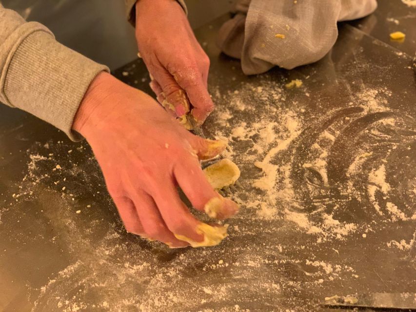 Rome: Pasta & Tiramisu Class with Fine Wine by the Vatican - Timing, meeting point, and how to plan your evening