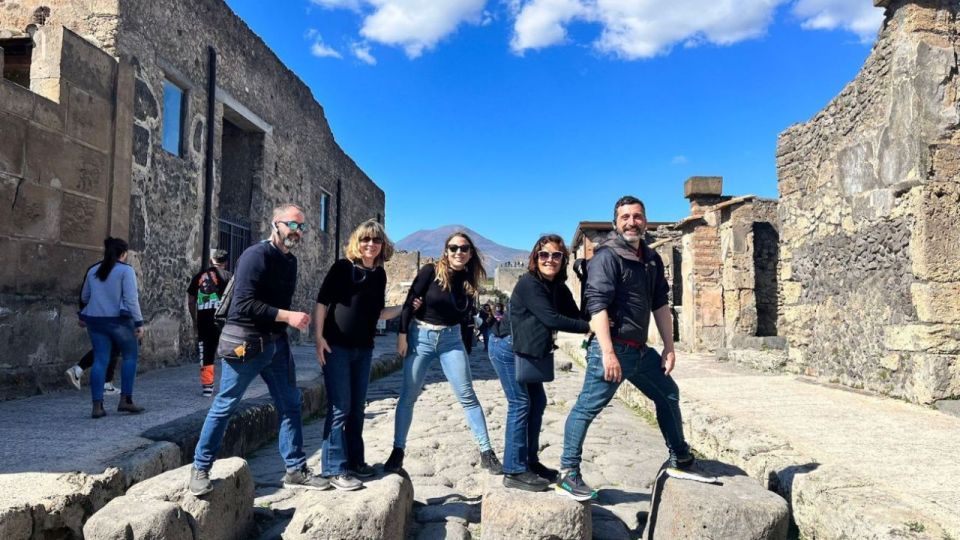 Rome: Pompeii Tour with Wine and Lunch by High Speed Train - Mobility, shoes, and who this fits best